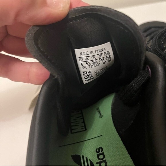 adidas Stan Smith Marvel Hulk Smash Black/Green Kids Size 6 NWT - Picture 9 of 14